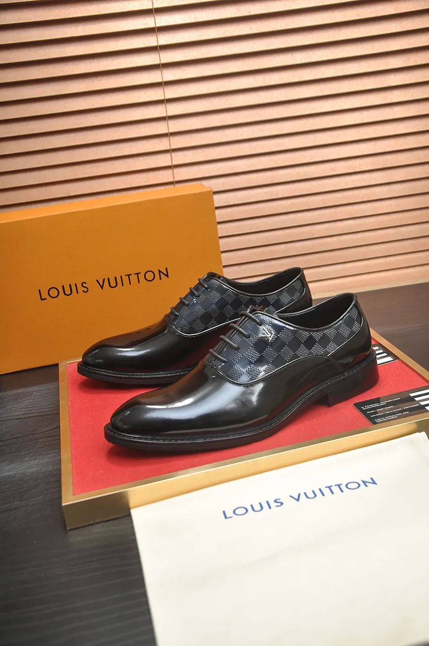 Men's men's shoes 💰460💶 [LV] (all high-end sheep lining) 🍀LV's latest genuine leather business suit shoes are launched simultaneously on the official website. The first-layer cowhide imported from Italy is made of heavy gold, 💥official website 1:1 rubber outsole. Versatile to wear, high-end without losing class, and the color combination is extraordinary. This four-season style is alluring when worn on your feet, showing off your big-name flair. Standard code 38-45 (45 customized)